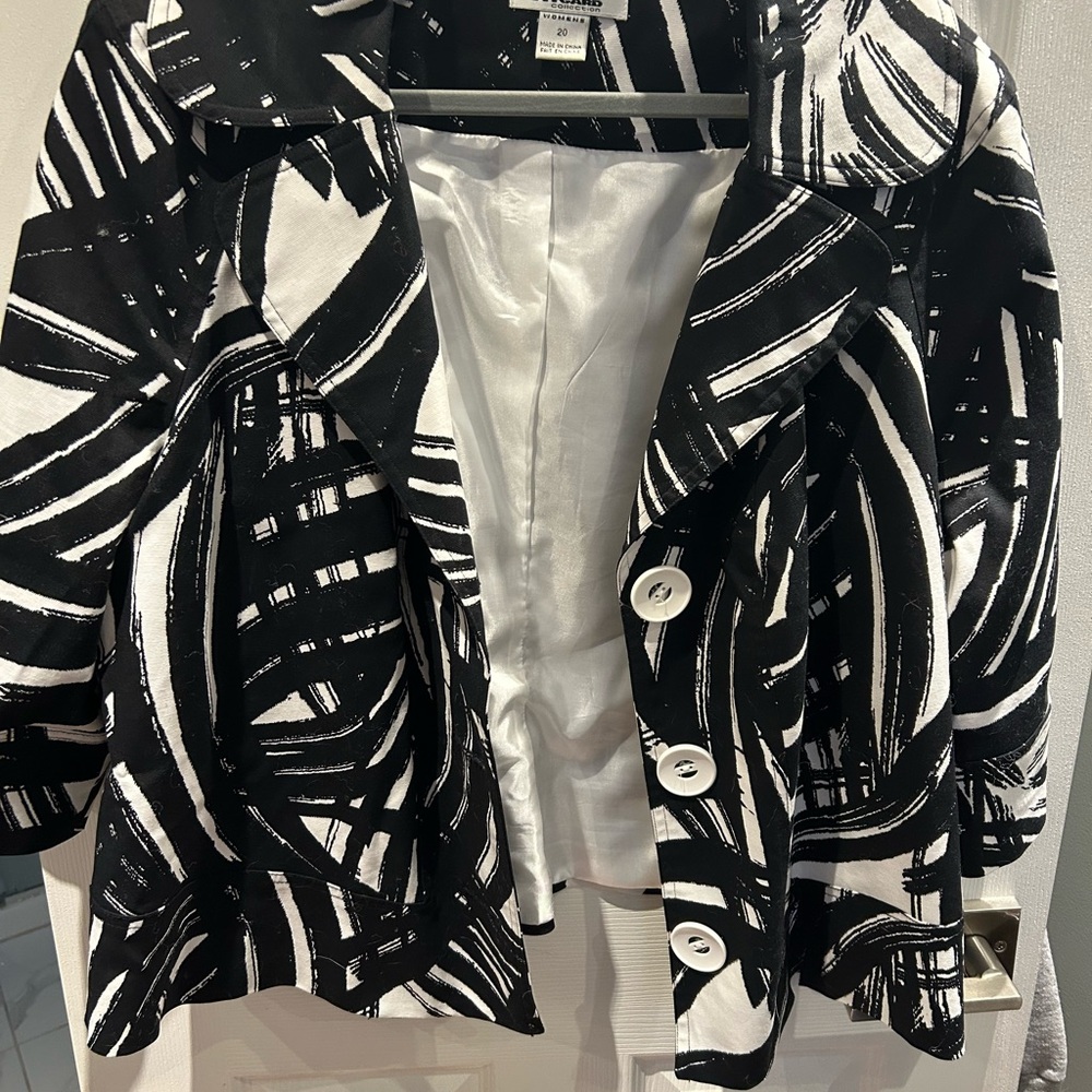 New plus size black-and-white blazer